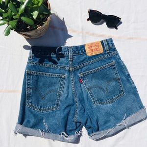 •Levi’s 569 Cut Off Denim Shorts•